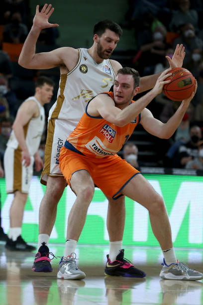 与此同时 与此同时